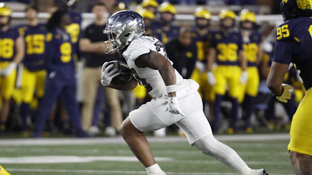 Nov 2, 2024; Ann Arbor, Michigan, USA;  Oregon Ducks running back Jordan James (20) rushes in the second half against the Mic