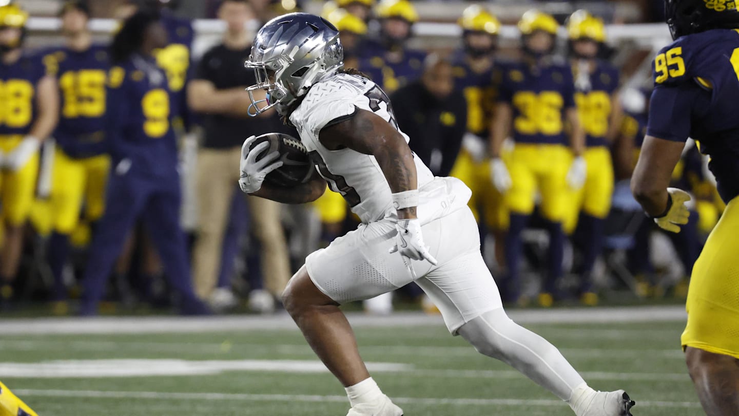 Oregon Ducks Football Nominated for Uniform of the Year Award