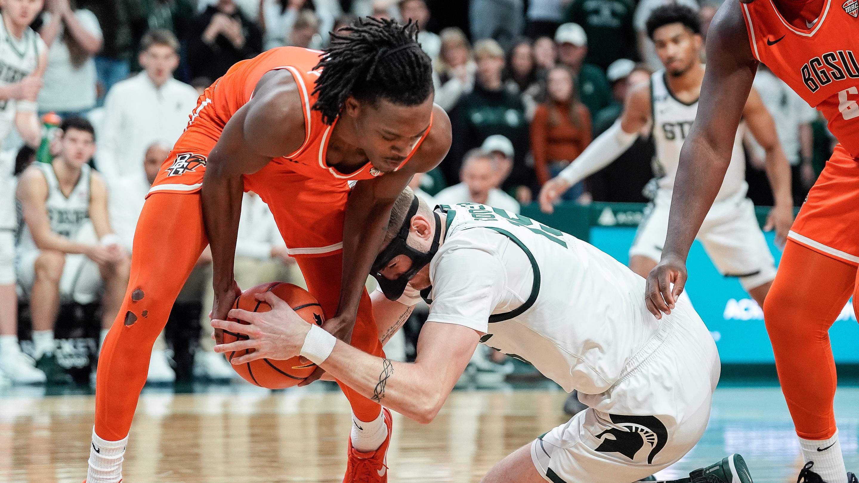Cincinnati Adds Elite Defensive Guard to 2026-27 Roster