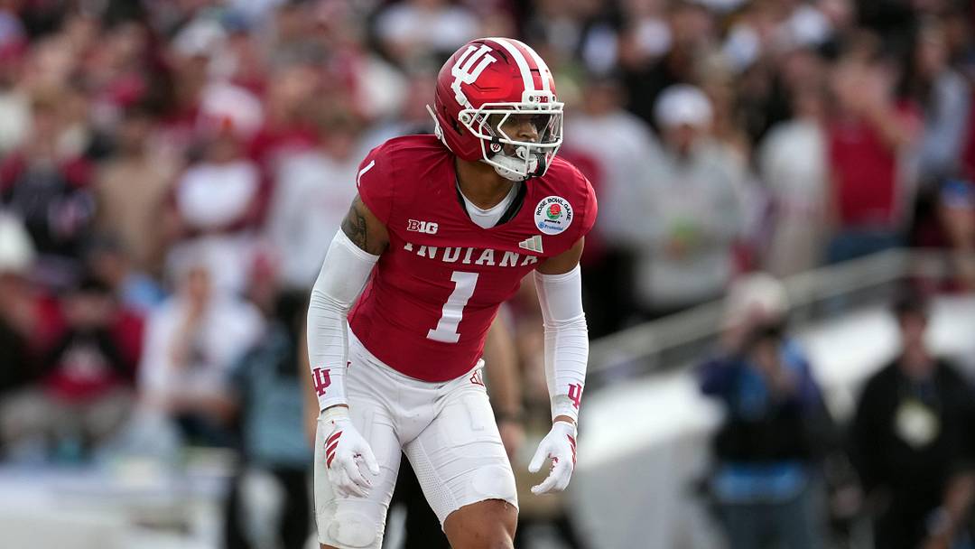 Jan 1, 2026; Pasadena, CA, USA; Indiana Hoosiers defensive back Amare Ferrell (1) Alabama Crimson Tide during the 2026 Rose Bowl and quarterfinal game of the College Football Playoff at Rose Bowl Stadium. Mandatory Credit: Kirby Lee-Imagn Images