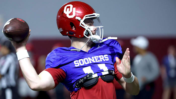 Oklahoma's Jackson Arnold throws a pass during the University of Oklahoma (OU) spring football