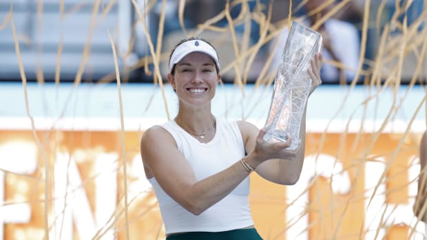 Danielle Collins poses with the trophy after winning the Miami Open in 2024.