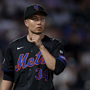 Jul 26, 2024; New York City, New York, USA; New York Mets starting pitcher Kodai Senga (34) looks back at the main scoreboard during the fourth inning against the Atlanta Braves at Citi Field. Mandatory Credit: Vincent Carchietta-Imagn Images