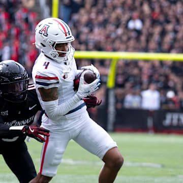 Cincinnati Bearcats cornerback Matthew McDoom (0) forces Arizona Wildcats wide receiver Kris Hutson (4) out of bounds in the first quarter of the NCAA football game between the Cincinnati Bearcats and Arizona Wildcats at Nippert Stadium in Cincinnati on Nov. 15, 2025.