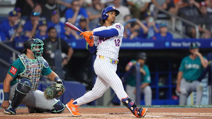 Francisco Lindor hits a single