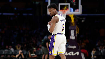 Bronny James vio acción, aunque pocos minutos, con los Lakers en los Playoffs de la NBA 2025