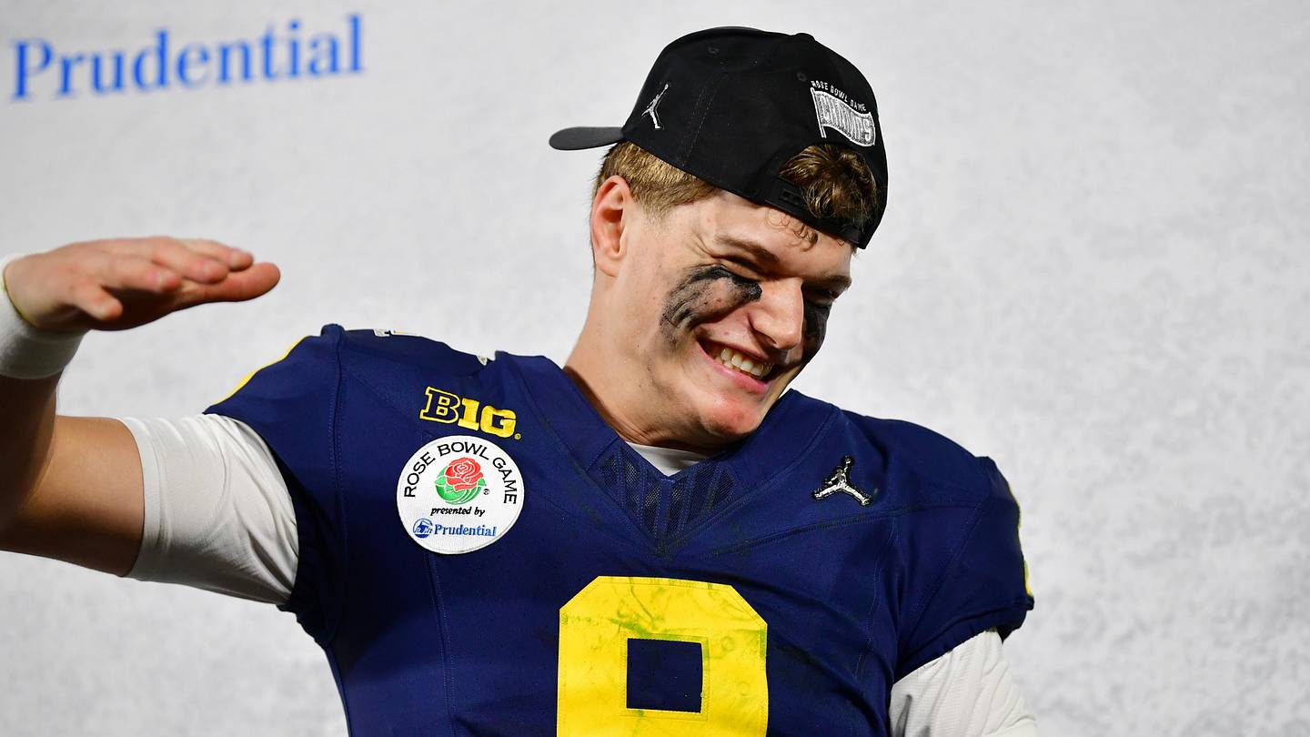 Ranking all the prospective rookie QBs by hand size - Vimarsana News
