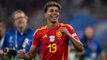 Lamine Yamal tiene 17 años y debutó a los 15 en el fútbol profesional