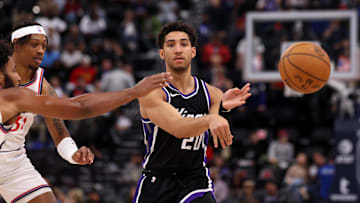 Oct 17, 2024; Inglewood, California, USA;  Sacramento Kings guard Colby Jones (20) passes the ball during the third quarter of NBA preseason game against the Sacramento Kings at Intuit Dome. Mandatory Credit: Kiyoshi Mio-Imagn Images