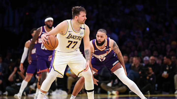 Phoenix Suns v Los Angeles Lakers