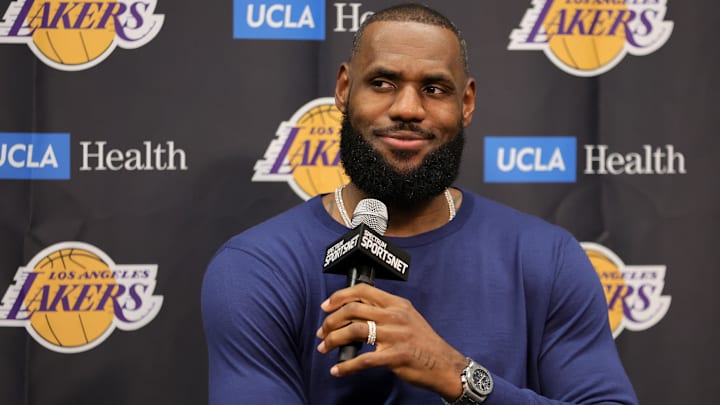 LeBron James inicia una nueva temporada con Lakers