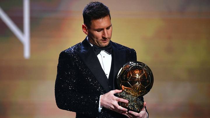 Lionel Messi mit dem Ballon d'Or