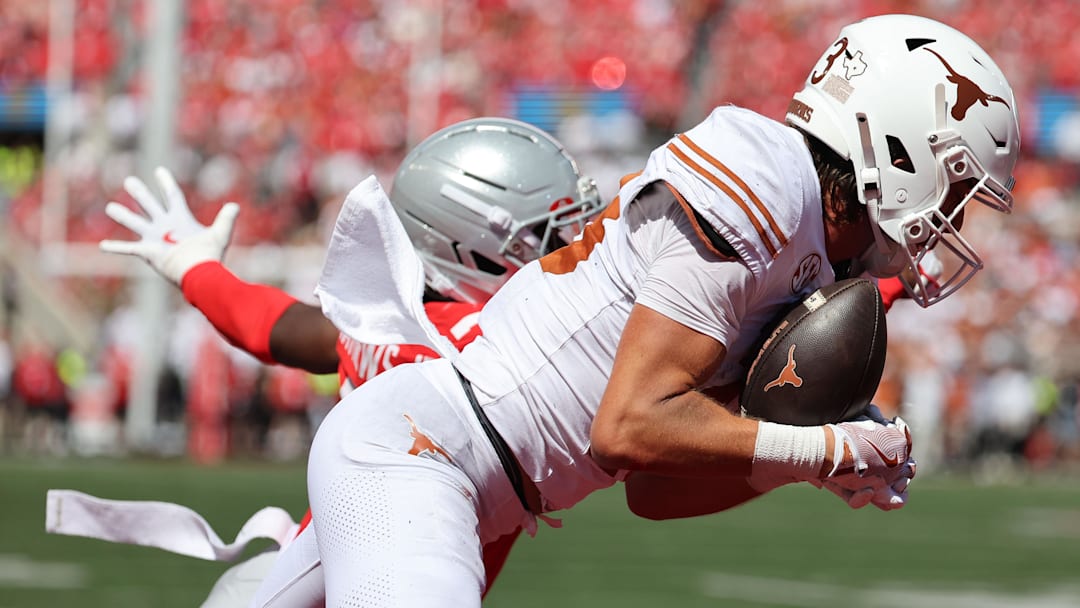 Former Texas receiver Parker Livingstone makes a catch against Ohio State.