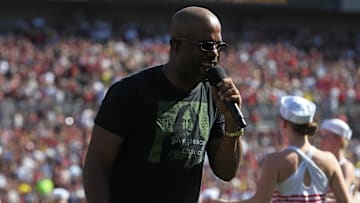 South Carolina football superfan Darius Rucker singing the national anthem before the 2012-2013 Outback Bowl