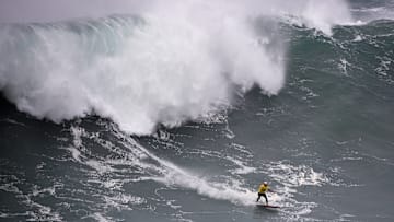 SURFING-WSL-NAZARE-BIG WAVE