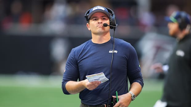 mike-macdonald-seahawks-sideline