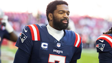 New England Patriots quarterback Jacoby Brissett (7) prior to the game against the Arizona Cardinals at State Farm Stadium.