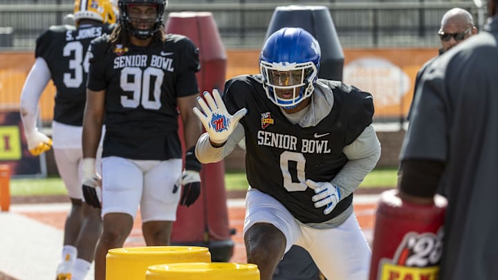 American team defensive lineman Deone Walker of Kentucky (0). American team defensive lineman Deone Walker of Kentucky (0).