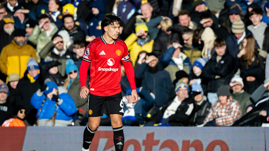 Lisandro Martínez looking stern.