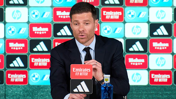 Xabi Alonso tente de nouvelles choses. Xabi Alonso tente de nouvelles choses.