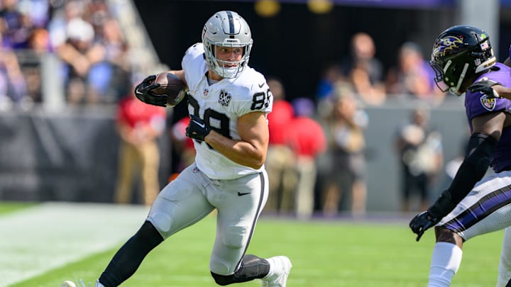 Sep 15, 2024; Baltimore, Maryland, USA; Las Vegas Raiders tight end Brock Bowers (89) runs with the ball during the first half against the Baltimore Ravens at M&T Bank Stadium. Mandatory Credit: Reggie Hildred-Imagn Images