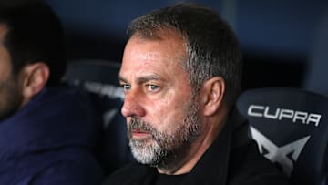 Hansi Flick et le FC Barcelone ont appris l'identité de l'arbitre qui sera au sifflet pour Barça - Francfort. 