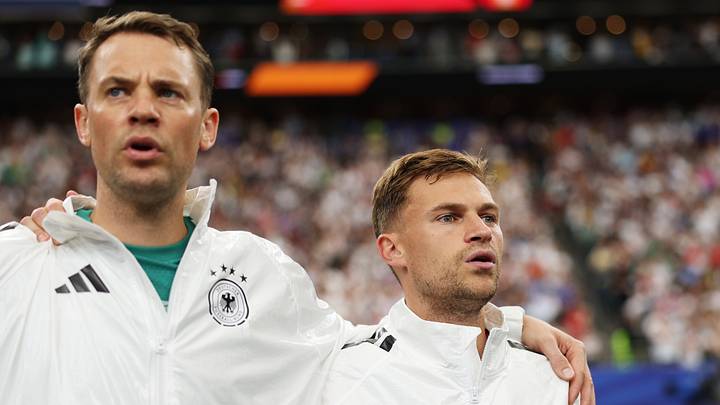 Manuel Neuer und Joshua Kimmich sind wieder Kollegen im DFB-Team Manuel Neuer und Joshua Kimmich sind wieder Kollegen im DFB-Team