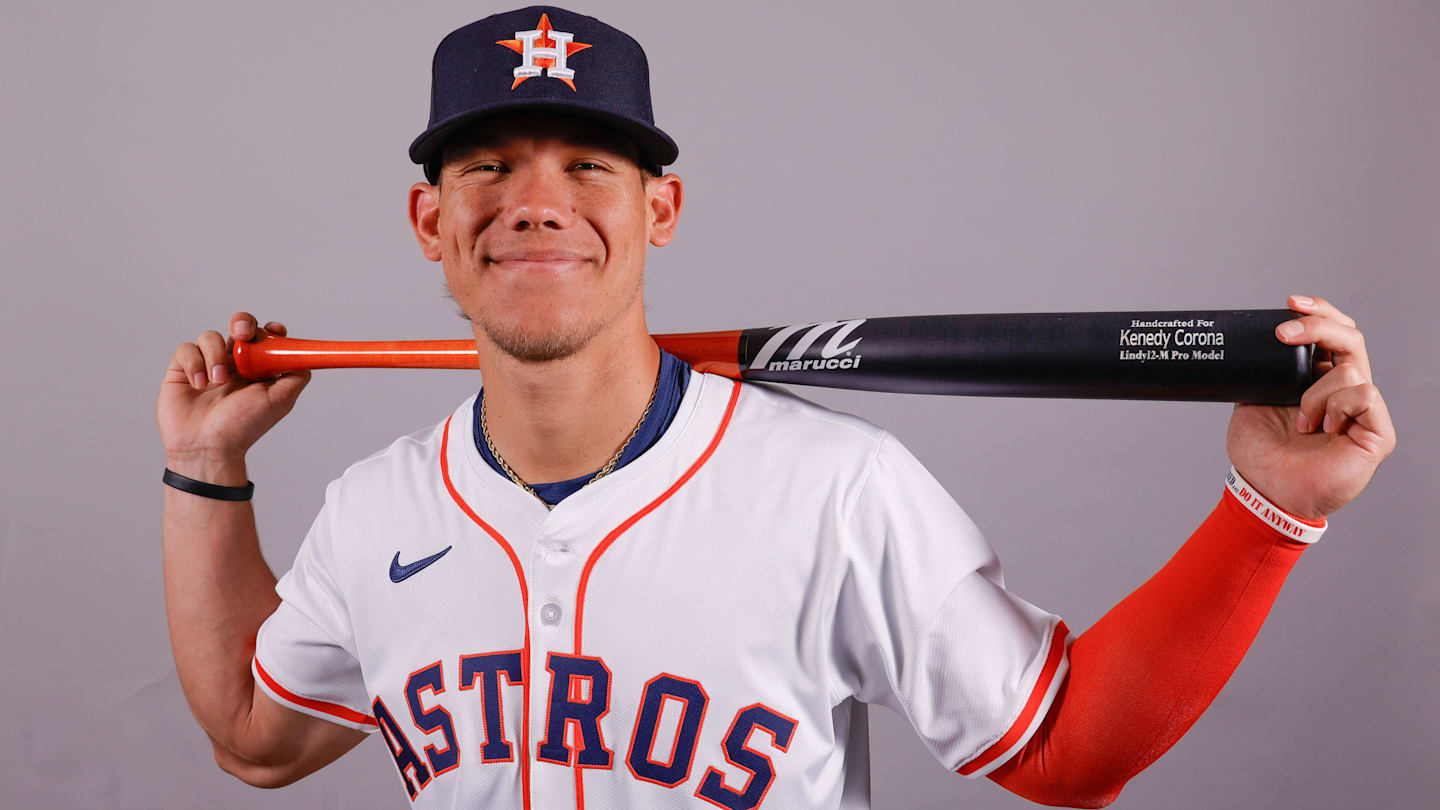 Astros Call Up Kenedy Corona for MLB Debut