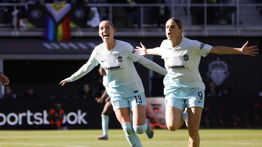 Esther González and Ella Stevens of Gotham FC