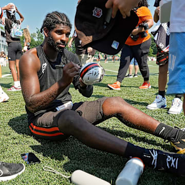 Cleveland Browns quarterback Shedeur Sanders (12) signs autographs for football fans after day eight of NFL training camp at CrossCountry Mortgage Campus, Friday, Aug. 1, 2025, in Berea, Ohio.