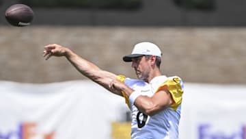 Pittsburgh Steelers quarterback Aaron Rodgers
