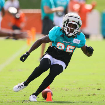 Miami Dolphins running back Jaylen Wright (25) works out during a joint practice with the Atlanta Falcons at Baptist Health Training Complex. Mandatory Credit: Sam Navarro-USA TODAY Sports