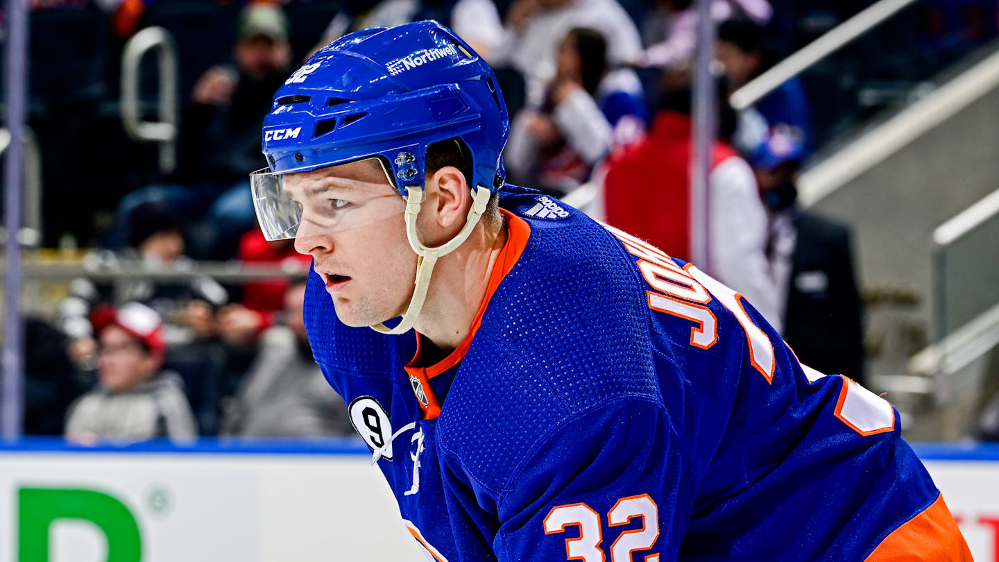 Ross Johnston Shines in Return to Islanders Lineup