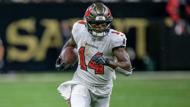 Tampa Bay Buccaneers wide receiver Chris Godwin (14) runs in for a touchdown during the third quarter against the New Orleans