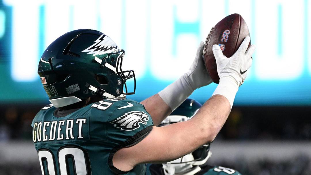 Jan 11, 2026; Philadelphia, PA, USA; Philadelphia Eagles tight end Dallas Goedert (88) celebrates after scoring a touchdown against the San Francisco 49ers during the first quarter in an NFC Wild Card Round game at Lincoln Financial Field. Mandatory Credit: Eric Hartline-Imagn Images Jan 11, 2026; Philadelphia, PA, USA; Philadelphia Eagles tight end Dallas Goedert (88) celebrates after scoring a touchdown against the San Francisco 49ers during the first quarter in an NFC Wild Card Round game at Lincoln Financial Field. Mandatory Credit: Eric Hartline-Imagn Images