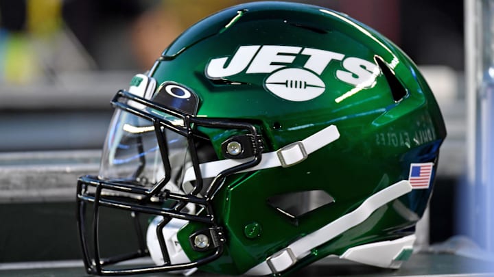 Aug 12, 2022; Philadelphia, Pennsylvania, USA; New York Jets helmet on the sidelines against the Philadelphia Eagles at Lincoln Financial Field. Mandatory Credit: Eric Hartline-Imagn Images Aug 12, 2022; Philadelphia, Pennsylvania, USA; New York Jets helmet on the sidelines against the Philadelphia Eagles at Lincoln Financial Field. Mandatory Credit: Eric Hartline-Imagn Images