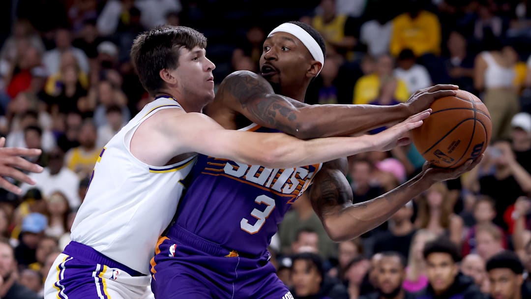 Phoenix Suns v Los Angeles Lakers