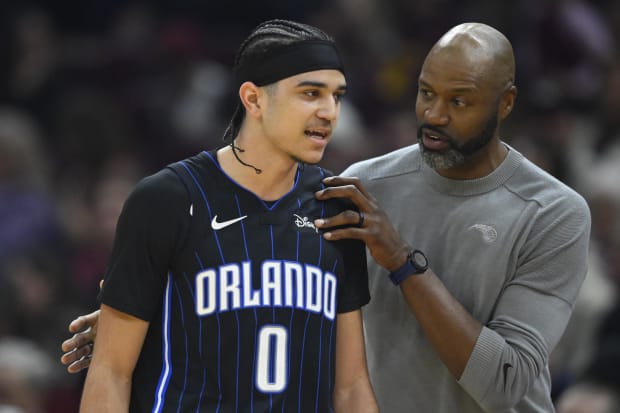 Orlando Magic head coach Jamahl Mosley talks with guard Anthony Black (0).