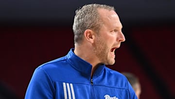 Drake Bulldogs head coach Darian DeVries shouts out to the team in action against the Mississippi State Bulldogs in the first half at Pinnacle Bank Arena.