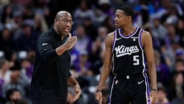 Jan 3, 2024; Sacramento, California, USA; Sacramento Kings head coach Mike Brown talks with guard De'Aaron Fox (5) during the third quarter against the Orlando Magic at Golden 1 Center. Mandatory Credit: Sergio Estrada-Imagn Images