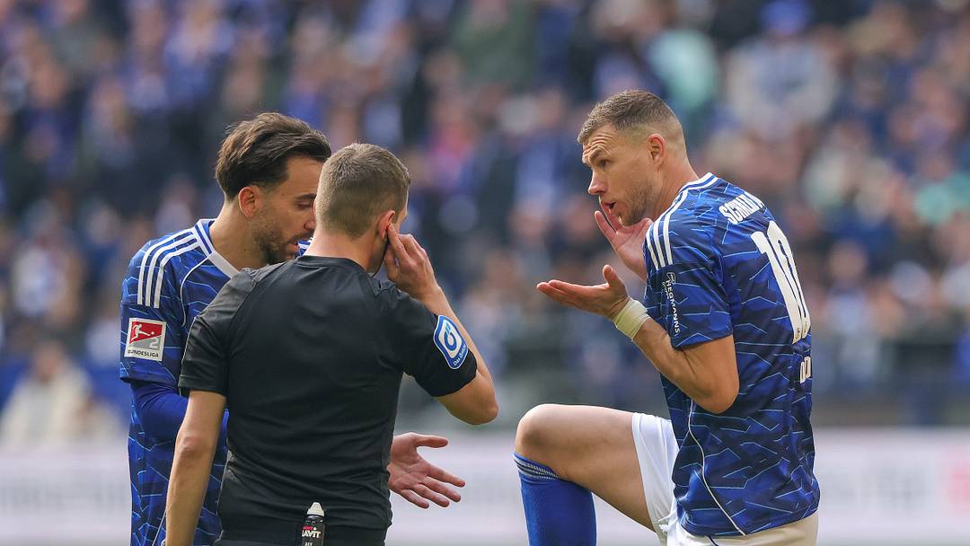 Der FC Schalke muss auf Edin Dzeko verzichten
