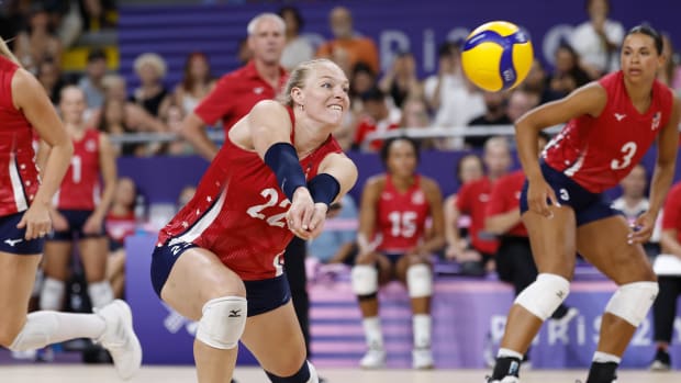 United States outside hitter Kathryn Plummer