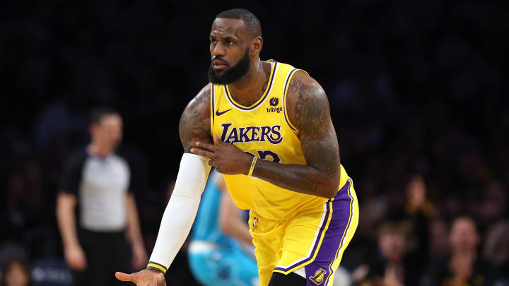 LeBron James jugará con Bronny la próxima temporada en Lakers