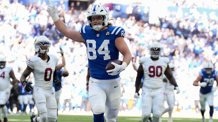 Oct 12, 2025; Indianapolis, Indiana, USA; Indianapolis Colts tight end Tyler Warren (84) scores a touchdown during a game against the Arizona Cardinals at Lucas Oil Stadium. Mandatory Credit: Christine Tannous-USA TODAY Network via Imagn Images