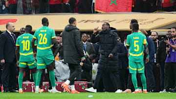 Pape Thiaw et plusieurs joueurs avaient quitté la pelouse pour protester contre l'arbitrage.