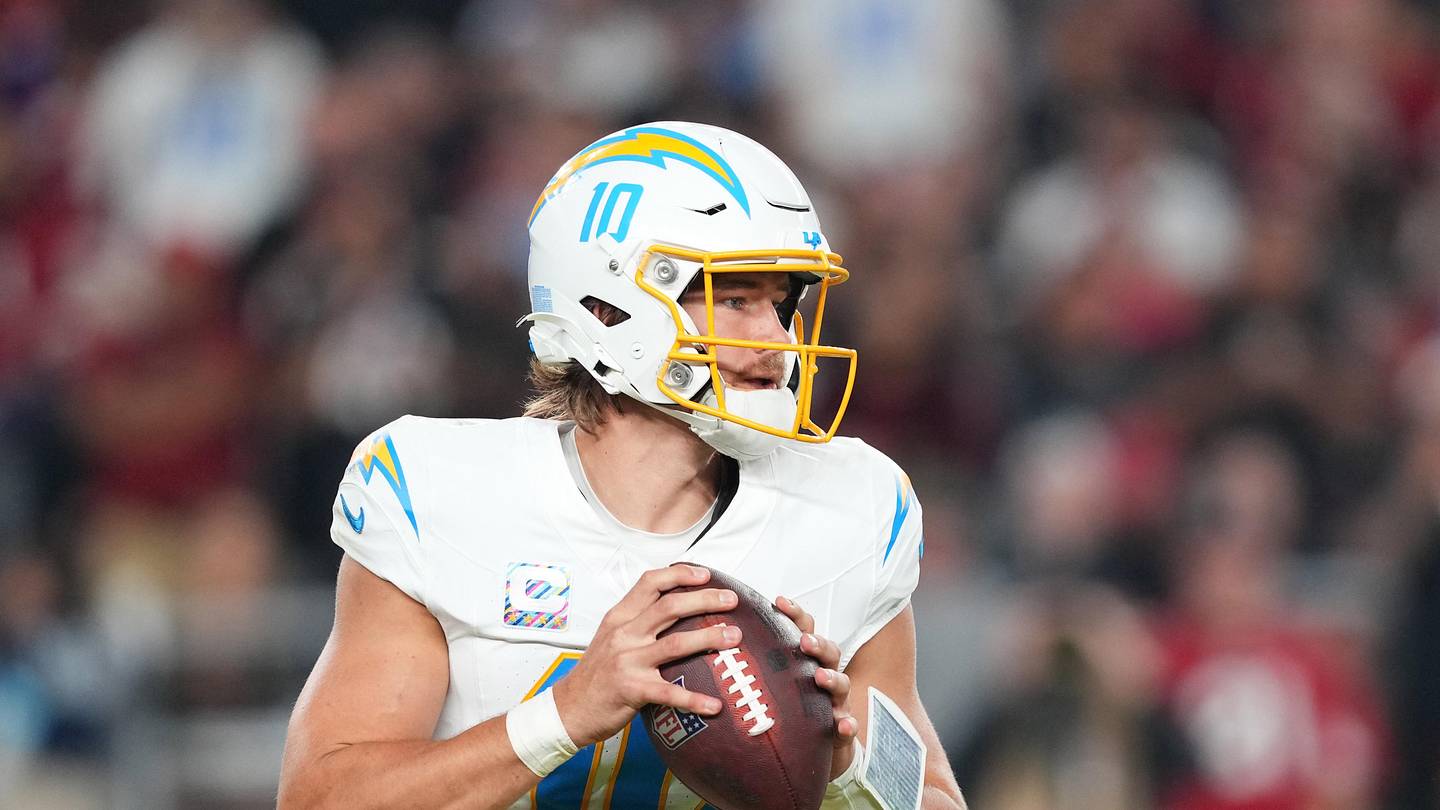 ジャスティンハーバートをスリルする元TDリーダーにリンクしたチャージャー