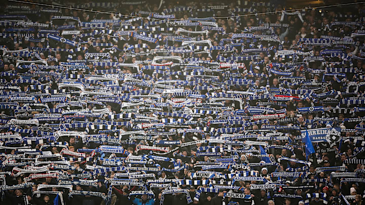 Die HSV-Fans sind mit vollem Elan mit dabei