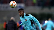 Vitão, zagueiro do Shakhtar, assinou por três meses com o Inter