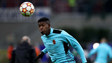 Vitão, zagueiro do Shakhtar, assinou por três meses com o Inter