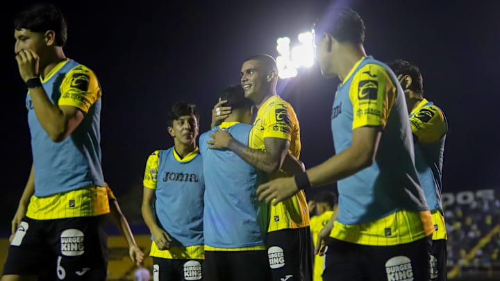Jugadores de Venados FC celebran un gol